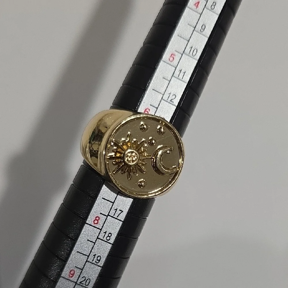 Celestial Sun & Moon Gold Signet Ring – Mystic Astrology Statement Jewelry - 6.5
